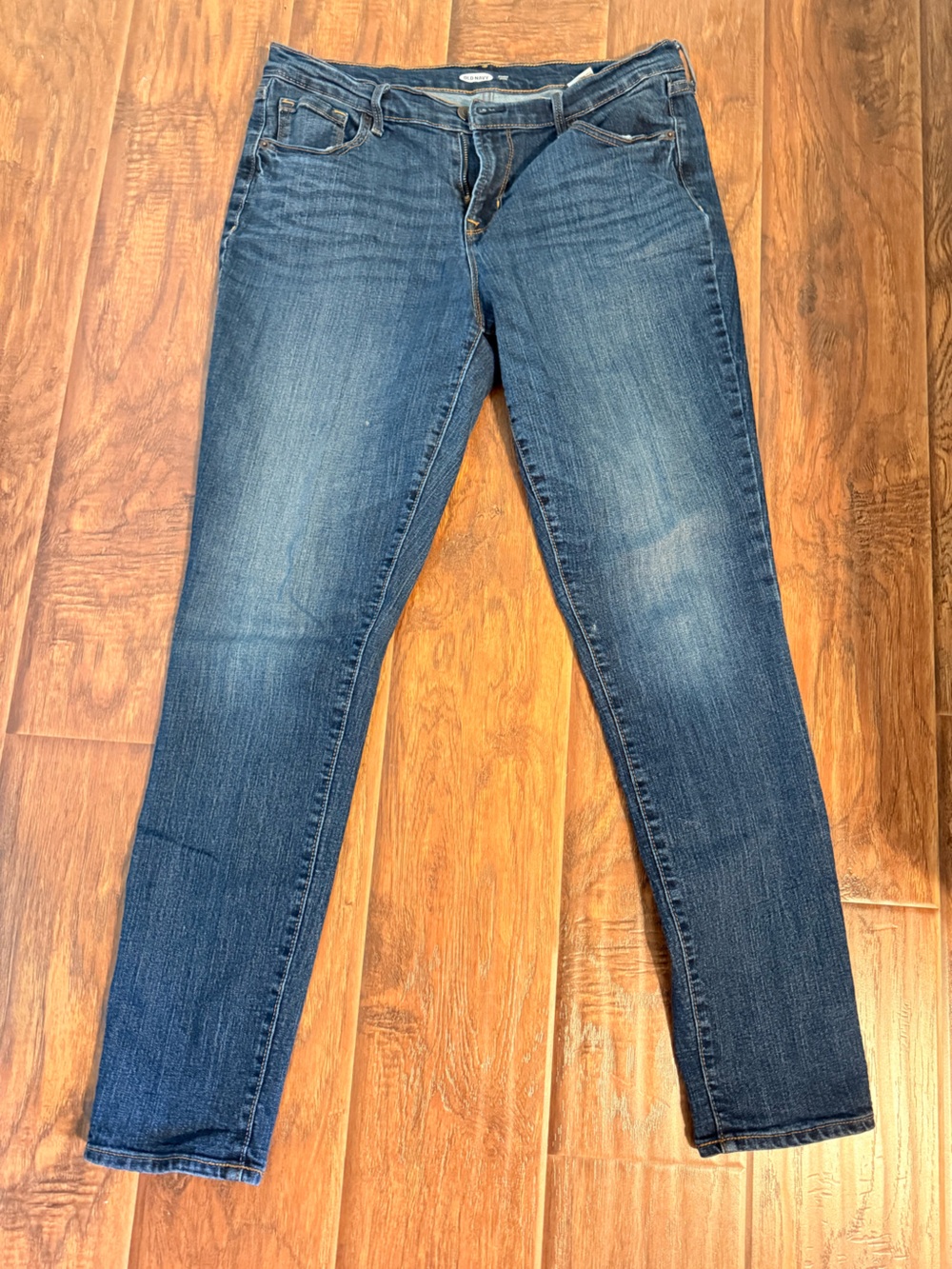 Old Navy Women's Curvy Skinny Jeans in Dark Blue Wash
